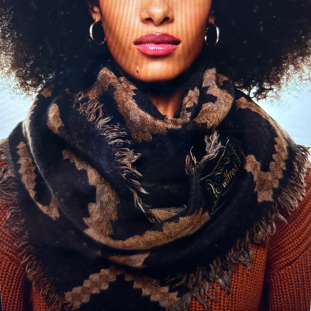 Aritzia diamond mosaic scarf
